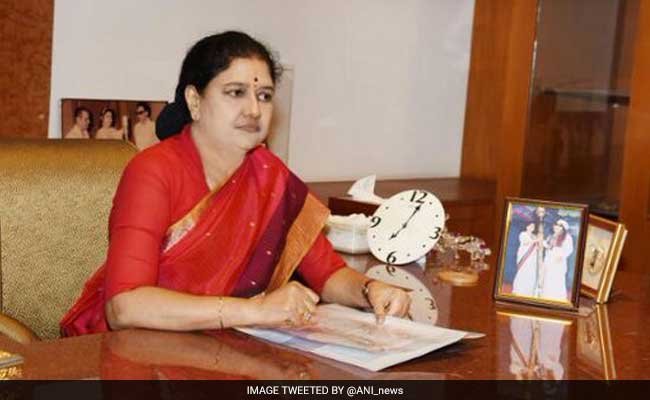 वीके शशिकला की रिहाई के तीन महीने पहले आयकर विभाग ने 1500 करोड़ रुपये की संपत्ति की जब्त
