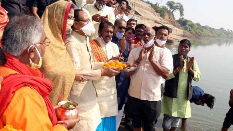 ग्राम जैत में ग्रामीणों से रूबरू हुए मुख्यमंत्री श्री चौहान