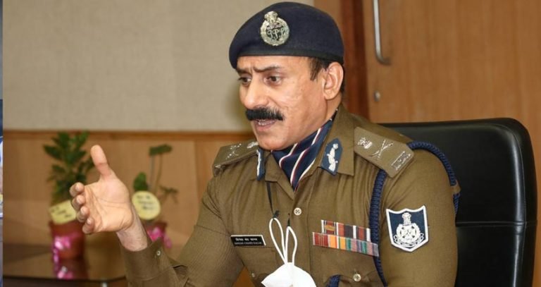 ट्रैफिक नियमों का पालन सख्ती से सुनिश्चित किया जाये