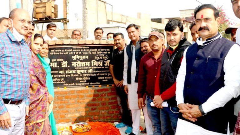 गृह मंत्री डॉ. मिश्रा ने एक करोड़ 34 लाख की सी.सी. रोड का किया शिलान्यास