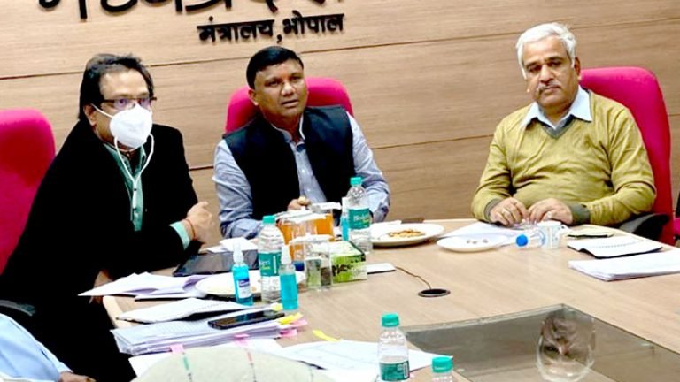कोरोना संक्रमण की रोकथाम के लिये सजग रहें आयुष अधिकारी