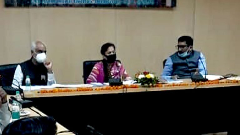 तकनीकी शिक्षा मंत्री श्रीमती यशोधरा राजे ने शासकीय इंजीनियरिंग कॉलेज में बैठक कर दिये आवश्यक निर्देश