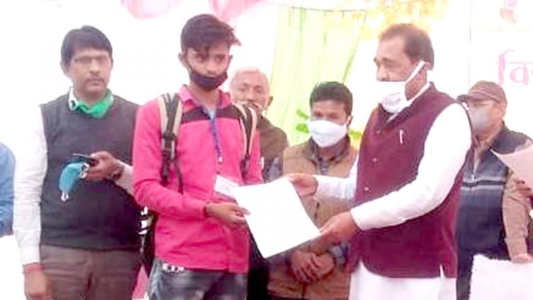 स्थानीय स्तर पर युवाओं का कौशल विकास कर स्व-रोजगार दें
