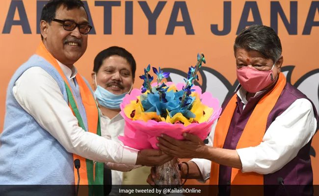 Bengal: TMC MLA Mihir Goswami resigns ahead of 2021 assembly elections, joins BJP – बंगाल: तृणमूल कांग्रेस को झटका, इस्‍तीफा देने के बाद विधायक मिहिर गोस्‍वामी हुए BJP में शामिल