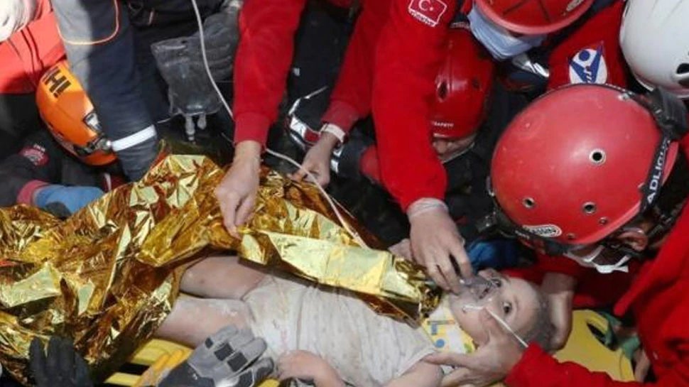 Turkey: 3 year little girl rescued 65 hours after earthquake | तुर्की में 65 घंटे बाद मलबे से जिंदा निकली बच्ची, लोग बोले- ‘चमत्कार’