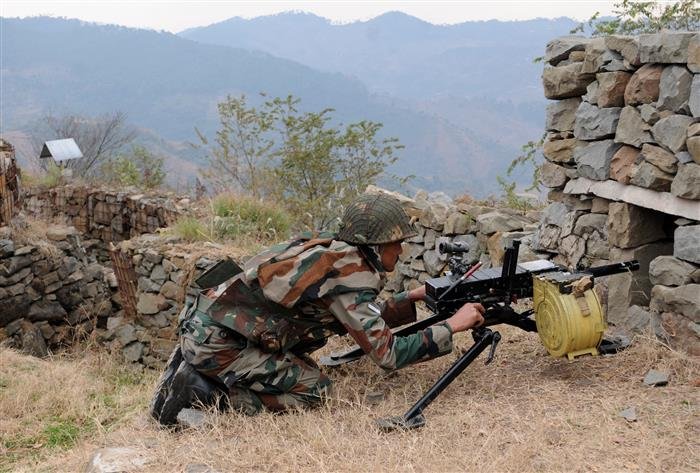 पाकिस्तानी सेना ने पुंछ के 3 सेक्टरों में गोले दागे, भारत ने दिया मुंहतोड़ जवाब पाकिस्तानी सेना ने पुंछ के 3 सेक्टरों में गोले दागे, भारत ने दिया मुंहतोड़ जवाब