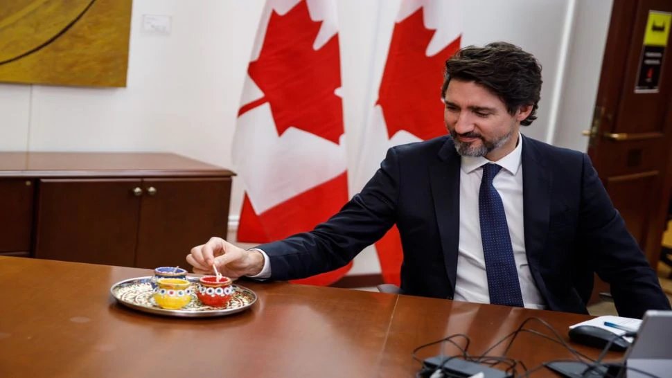 कनाडा के पीएम Justin Trudeau ने दी दिवाली की बधाई, सेलिब्रेशन के फोटोज भी किए शेयर कनाडा के पीएम Justin Trudeau ने दी दिवाली की बधाई, सेलिब्रेशन के फोटोज भी किए शेयर