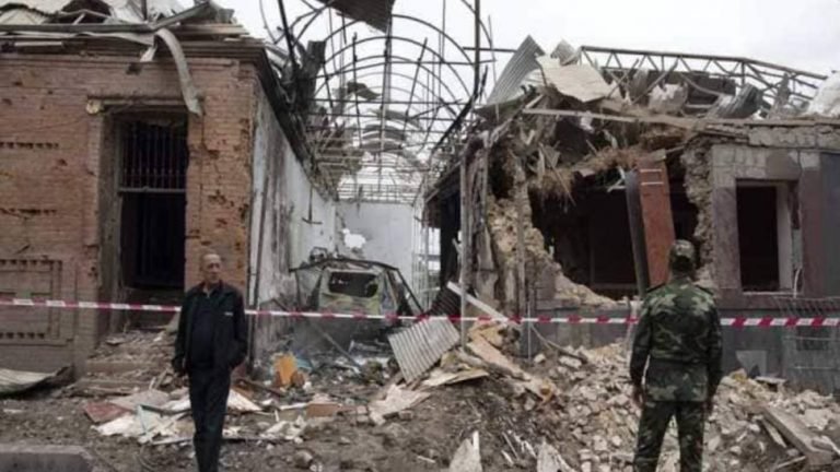 Nagorno Karabakh War: Armenian christians leaving their home after set in fire | शांति समझौते के बाद अपने ही घरों में आग क्यों लगा रहे अर्मेनियाई ईसाई?