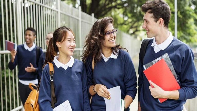 Indian students contributed $ 7.6 billion to the US economy last year | भारतीय छात्रों ने पिछले साल अमेरिकी अर्थव्यवस्था में 7.6 अरब डॉलर का योगदान दिया