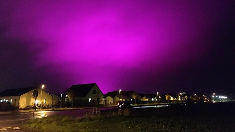 Swedens night sky turns purple, here is the reason| Sweden के इस शहर में रात होते ही Purple हो जाता है आसमान, यह है वजह