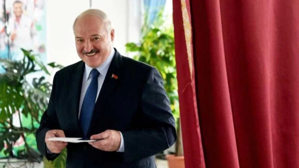 Belarus President Alexander Lukashenko said, he will resign after new constitution adoption | अपने पद से हटेंगे Alexander Lukashenko, यूरोप की आखिरी तानाशाही होगी खत्म!