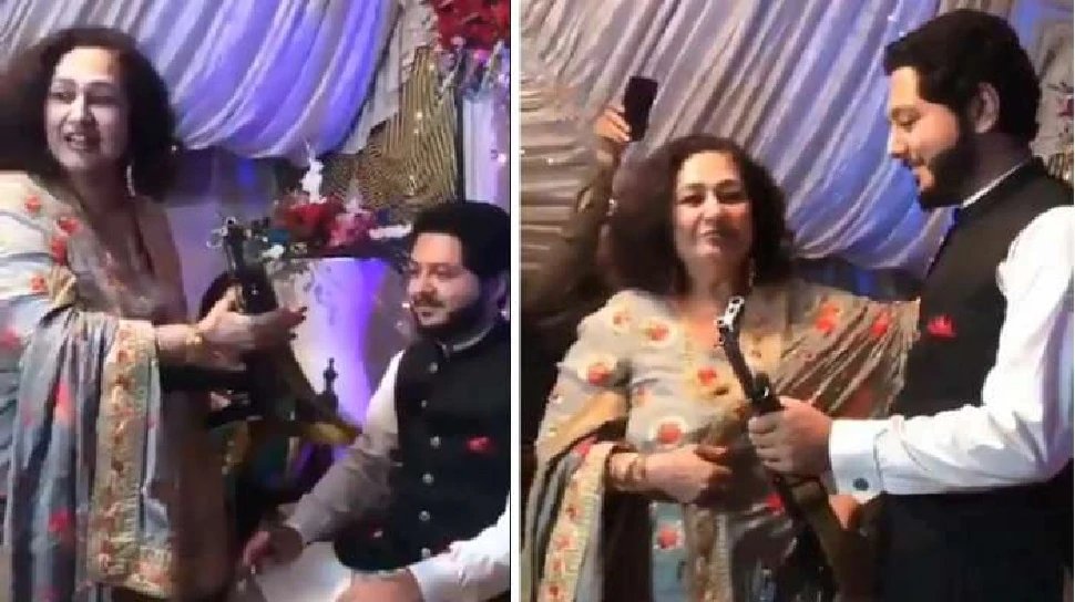 IPS shared Video of Pakistani Wedding, where a mother-in-law gifted AK-47 to Groom | Pakistan में दूल्‍हे को सास ने दिया ऐसा तोहफा, देखकर उड़ जाएंगे होश, IPS ने साझा किया वीडियो