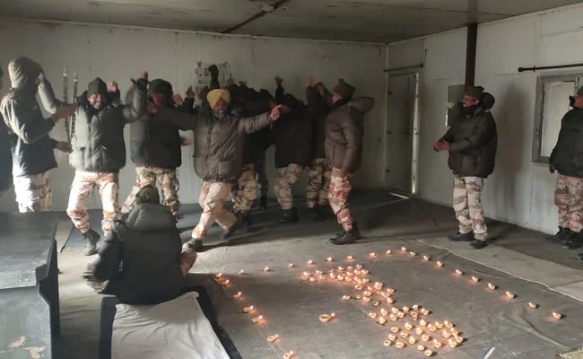 ITBP जवानों ने दीपावली पर गाया ‘आओ फिर से दिया जलाएं’, Video जारी किया