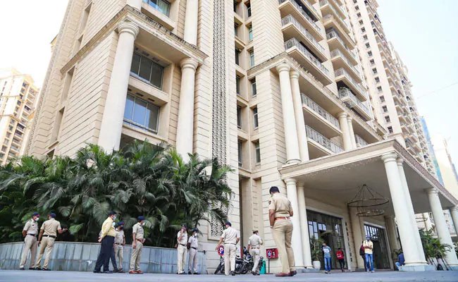 Enforcement Directorate ED arrested Shiv Sena MLA Pratap Sarnaik close aide – महाराष्ट्र : मनी लॉन्ड्रिंग मामले में शिवसेना MLA का करीबी गिरफ्तार, ED ने आज बेटे को बुलाया