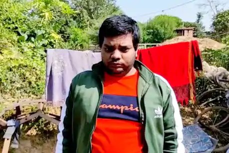 पाकिस्तान की जेल से रिहा युवक. 