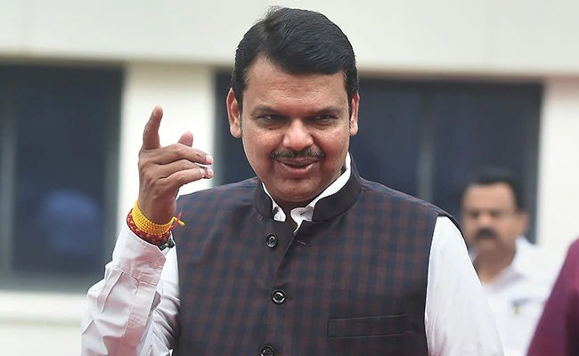 बीजेपी नेता देवेंद्र फडणवीस ने कहा- देश में लव जिहाद की घटनाएं हो रही हैं