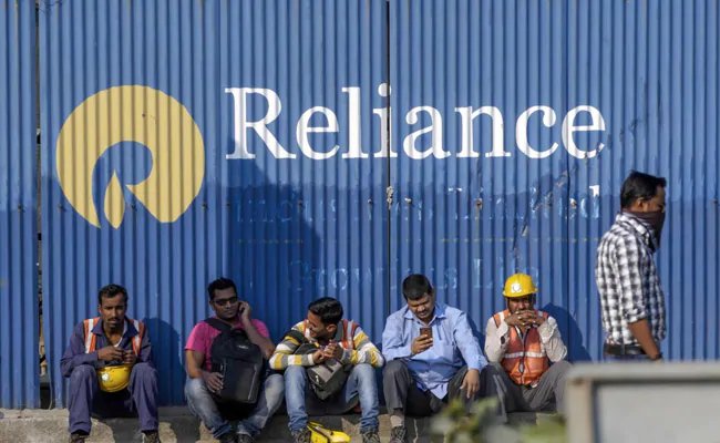 संसद की संयुक्त समिति के सामने पेश हुए रिलायंस की दो कंपनियां के वरिष्ठ अधिकारी