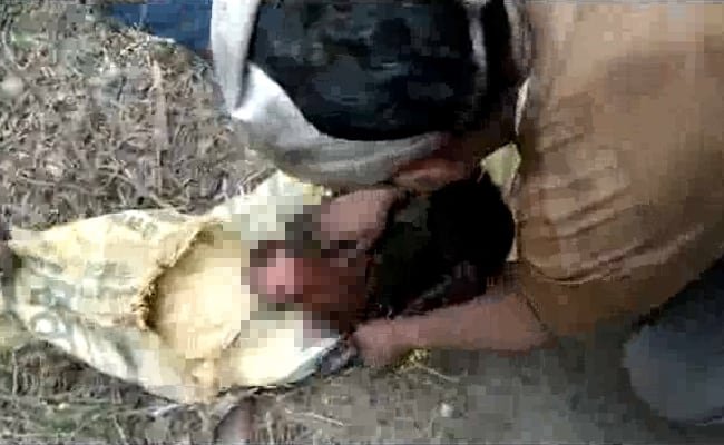 UP: After leaving the Infant Girl in the bag to die, Passengers saw their life saved – नवजात बच्ची को बैग में भरकर मरने के लिए छोड़ा, राहगीरों ने देखा तो जान बची