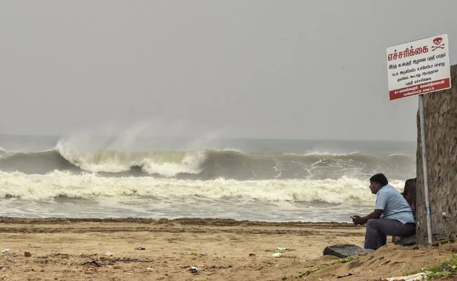 Cyclone Nivar Live Updates:Tamil Nadu and Puducherry Cyclonic storm Nivar – Cyclone Nivar Live Updates: तट से टकराया चक्रवात निवार, चेन्नई और पुडुचेरी में भारी बारिश