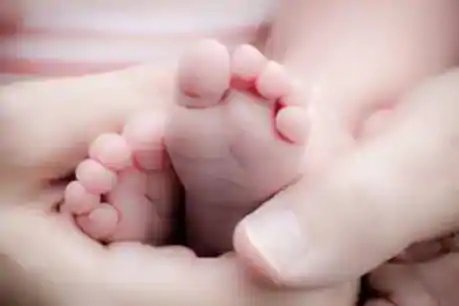 महिला आयोग के सामने 20 साल पहले बच्चा बदलने की शिकायत आई. (प्रतीकात्मक तस्वीर)