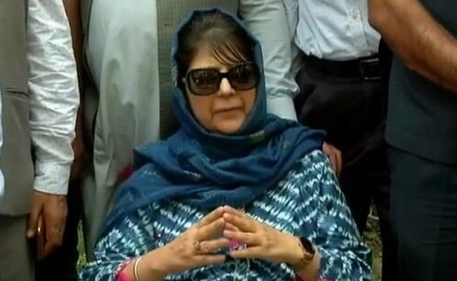 'राजनीतिक मजबूरियों से ऊपर उठकर बातचीत करे भारत-पाकिस्तान', LoC पर गोलाबारी पर बोलीं महबूबा मुफ्ती