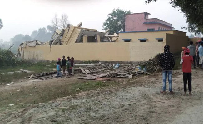 बिहार : नीतीश कुमार के शपथग्रहण के पहले गया में नक्सलियों ने उड़ाया सामुदायिक भवन