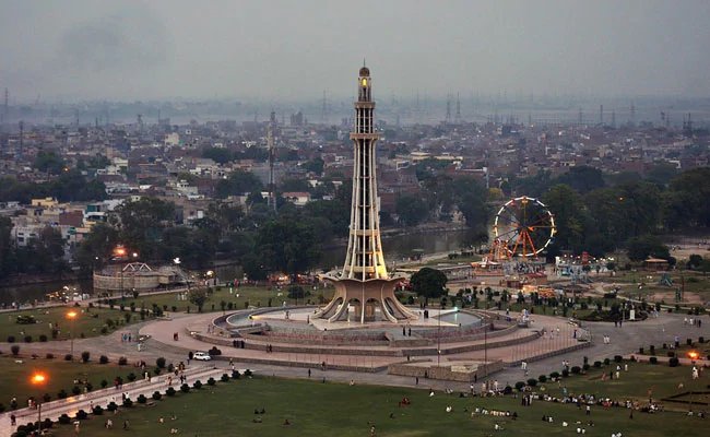 Lahore tops the list of worlds most polluted cities, know what number Delhi is on – दुनिया के सबसे प्रदूषित शहरों की सूची में लाहौर शीर्ष पर, जानिए किस नंबर पर है दिल्ली 