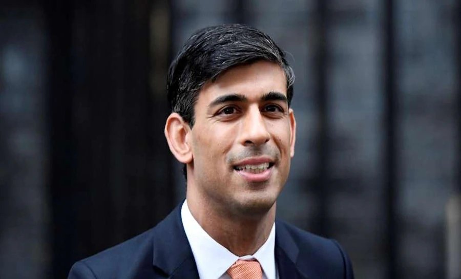 Britains minister rishi sunak is hiding assets, wife akshata murthy richer than queen elizabeth | Britain की महारानी से भी अमीर हैं वहां के वित्त मंत्री Rishi Sunak की पत्नी