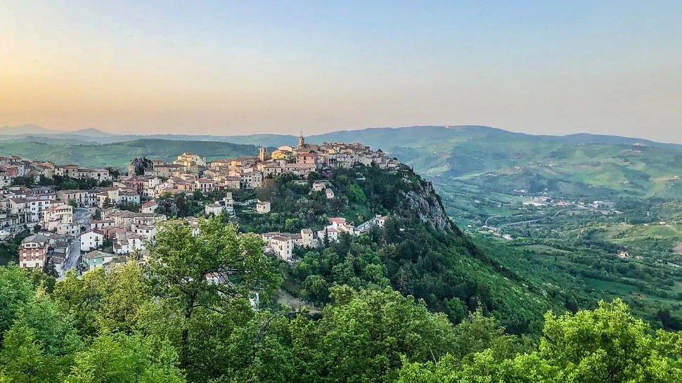 People are offering free property in Castropignano, Italy| इस देश में लोग ‘निशुल्क’ दे रहे हैं अपनी संपत्ति, जानिए क्या है कारण