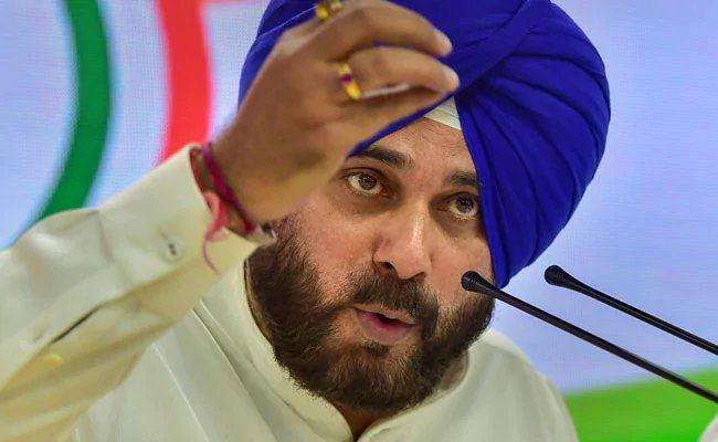 'हम भारी भुखमरी की राह पर हैं' : किसानों के प्रदर्शन के बीच बोले नवजोत सिंह सिद्धू