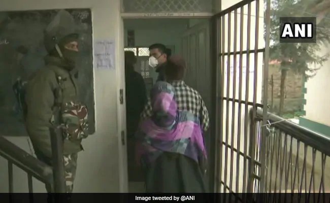 जम्मू कश्मीर में डीडीसी चुनाव के दूसरे चरण में 48.62 प्रतिशत मतदान