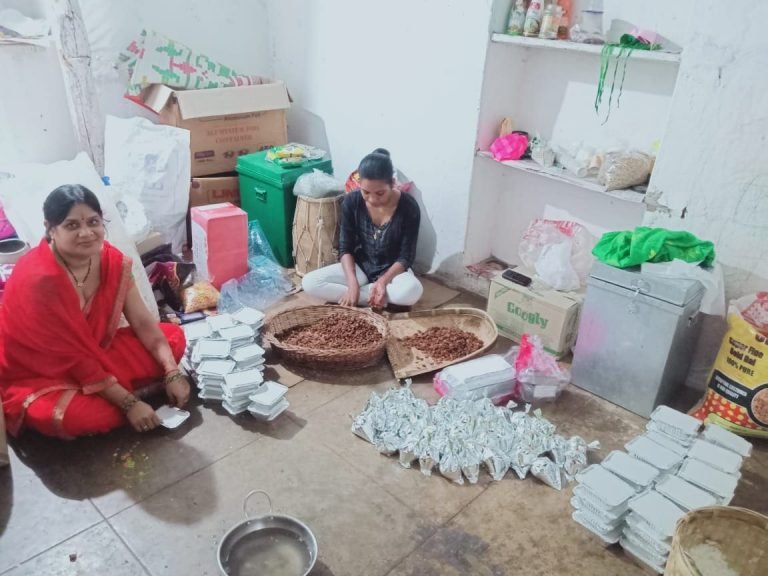 अब गुणकारी बनेगा महुआ, जशपुर की महिलाएं बना रहीं लाभकारी उत्पाद Now Mahua will be beneficial women are making beneficial products cgpg