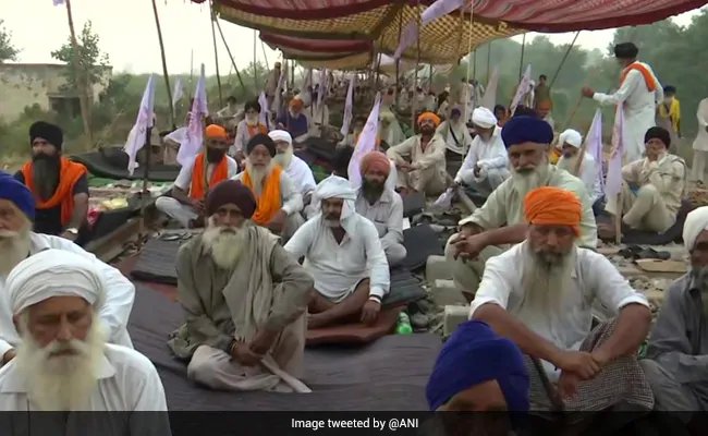 किसान समूह ने जाह्नवी कपूर की फिल्म की शूटिंग रोकी, कुछ देर बाद फिर बहाल