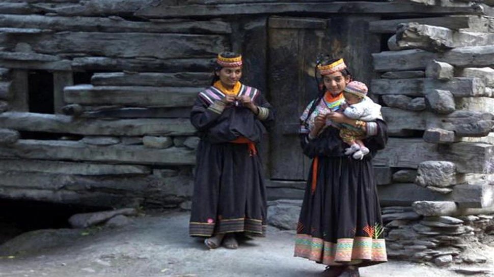 Kalash Community of Pakistan lives in Hindu Kush Mystery | Kalash Community का खुलापन देख दुनिया हैरान, शादी के लिए महिलाओं को इतनी ज्यादा आजादी
