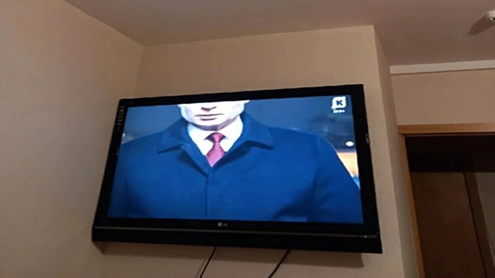 TV पर दिखा रूसी राष्‍ट्रपति Vladimir Putin का कटा हुआ चेहरा, मच गया बवाल