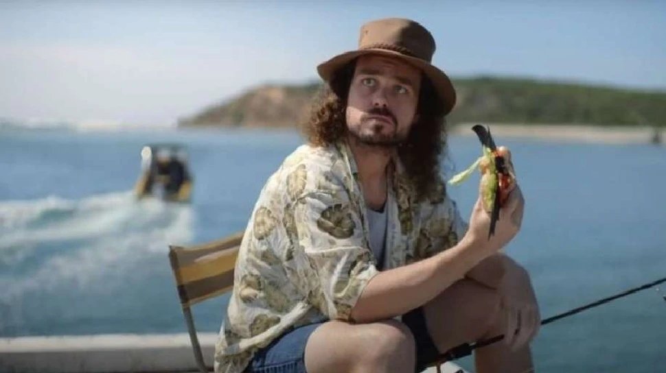 Australian advertising shows man eating Bat Sandwich, facing allegation of making fun of epidemic | ऑस्‍ट्रेलियाई विज्ञापन में चमगादड़ का Sandwich खाते दिखा आदमी, लगा Corona महामारी का मजाक उड़ाने का आरोप