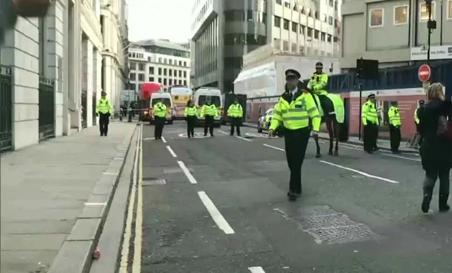 UK Police warn citizens: Offender will pay heavy fine for breaking Lockdown | Lockdown तोड़ने वालों से सख्ती से निपटेगी UK पुलिस, दोषियों को भरना होगा 10 लाख रुपये तक का जुर्माना