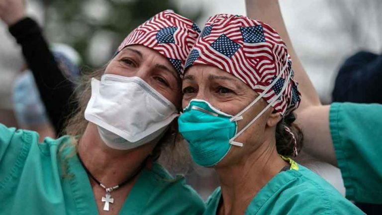 America records more than 4000 deaths in single day for the first time | एक तरफ इस देश में शुरू हुआ वैक्सीनेशन, दूसरी तरफ एक दिन में कोरोना से हुईं 4 हजार मौतें