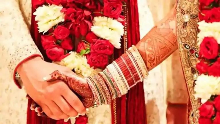 Husband gifts small bra to wife, prompted her to seek divorce| China: पति ने गिफ्ट की दो साइज छोटी Bra, तो आगबबूला हुई पत्नी ने मांगा तलाक, वायरल हो रही है दोनों की लड़ाई