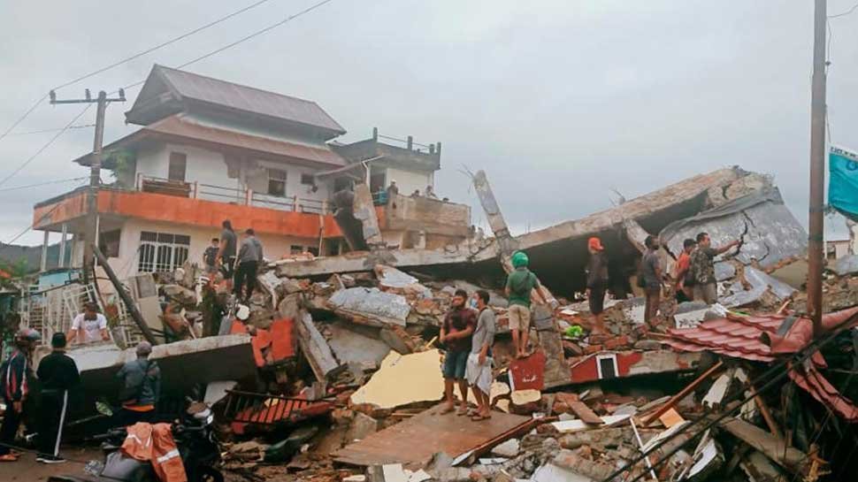 Earthquake: इंडोनेशिया में आया 6.2 तीव्रता का भूकंप, अब तक 7 लोगों की मौत; 100 से ज्यादा लोग घायल Earthquake: इंडोनेशिया में आया 6.2 तीव्रता का भूकंप, अब तक 7 लोगों की मौत; 100 से ज्यादा लोग घायल