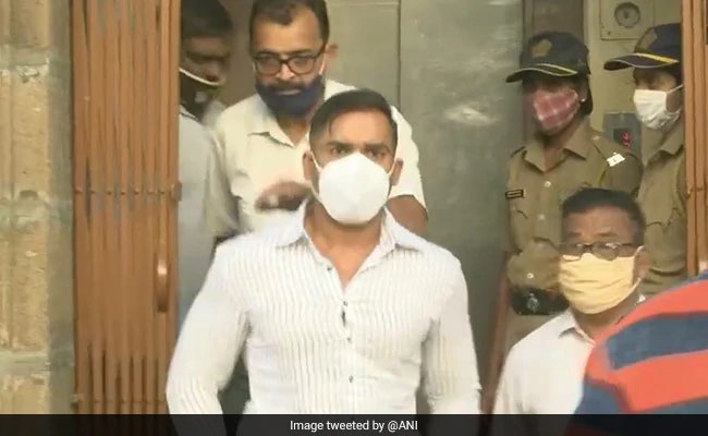 ड्रग्स मामला : गिरफ्तारी के बाद कोर्ट में पेश हुए समीर खान, 18 जनवरी तक मिली NCB कस्टडी