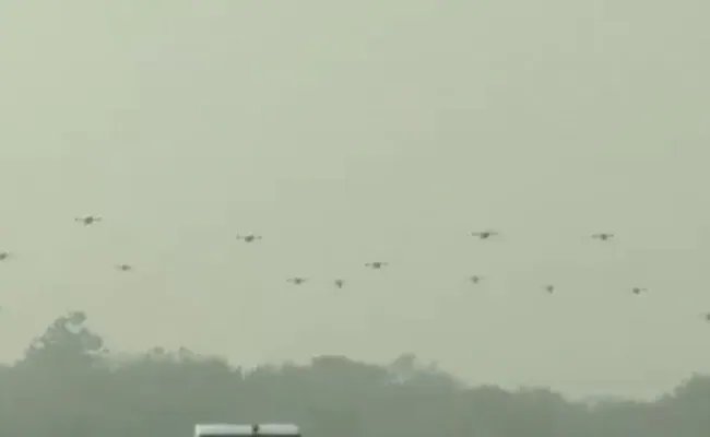 VIDEO: दुश्मन के इलाके में कहर ढहा सकता है भारत का 'स्वार्म ड्रोन', आर्मी डे परेड में दिखी झलक