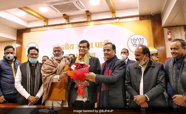 20 साल से नरेंद्र मोदी के खास रहे अफसर BJP में शामिल, UP में मिल सकती है बड़ी जिम्मेदारी