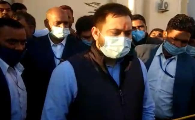 बिहार के रूपेश हत्याकांड पर डीजीपी के दावे पर तेजस्वी क्यों सवाल उठा रहे हैं?