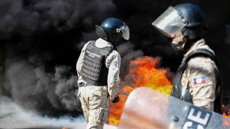 25 prisoners killed in haiti jailbreak 400 inmates escape | अपराधी को छुड़ाने के लिए जेल में गोलीबारी, 400 कैदी भागे; 25 की मौत