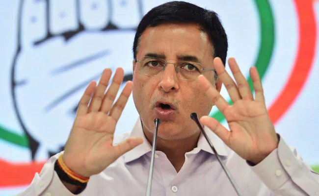 सरकार इंटरनेट पर रोक लगाकर किसानों की आवाज दबाने पर आमादा है : कांग्रेस