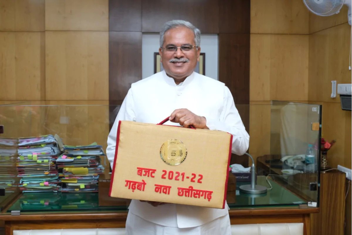 भूपेश सरकार आज पेश करेगी तीसरा बजट, पूरी तैयारी के साथ विधानसभा पहुंचे सीएम बघेल