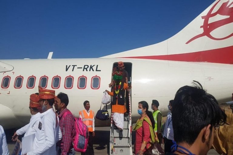 हवाई सेवाओं से जुड़ा छत्तीसगढ़ का बिलासपुर, यात्रियों को लेकर दिल्ली और प्रयागराज से आई पहली फ्लाइट
