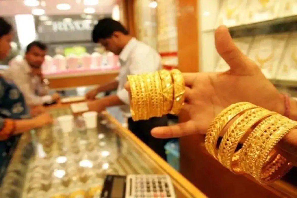 10 हजार रुपये तक गिरे गोल्ड के भाव, जानें- रायपुर में कितनी कीमत पर मिल रहा 1 तोला सोना
