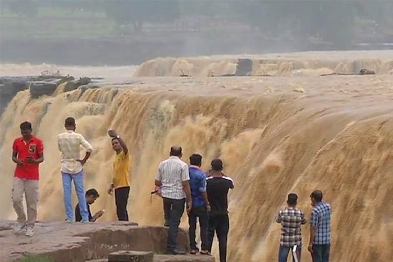 पर्यटन स्थलों में हादसों को रोकने के लिए जगदलपुर जिला प्रशासन की पहल